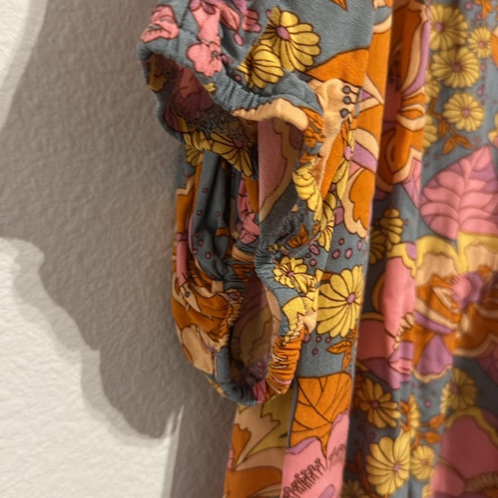 Floral V-Neck Dress - Picture 3 of 4